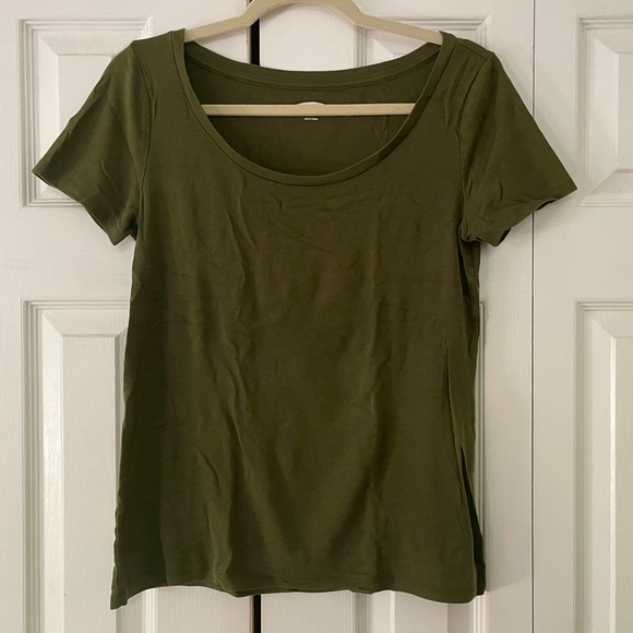 Old Navy Slim-Fit Scoop-Neck tee in Matcha Green - Picture 2 of 3